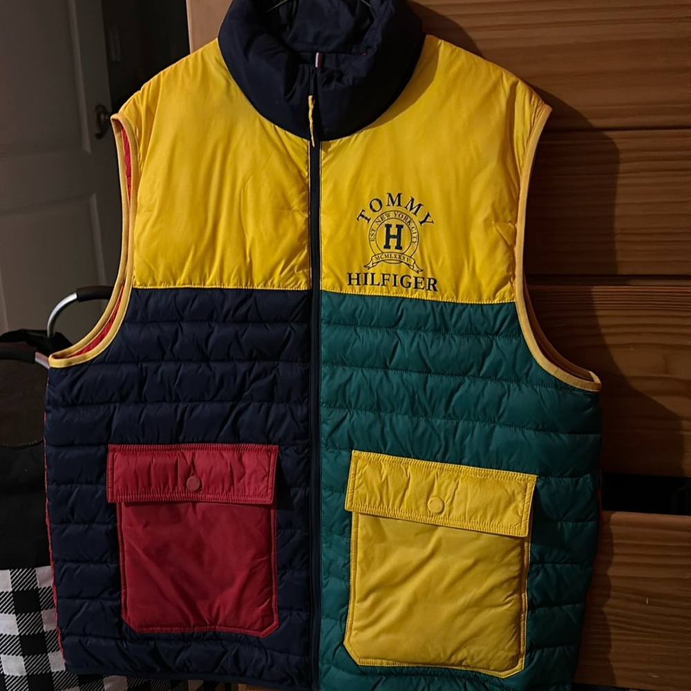 Lightly worn Tommy hillfiger vest